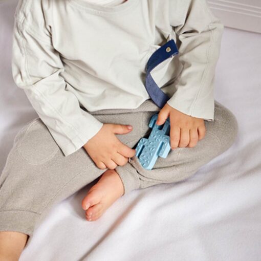 Minikoioi-Klips-Lifestyle04 Minikoioi Klips Leather Pacifier and Teether Holder