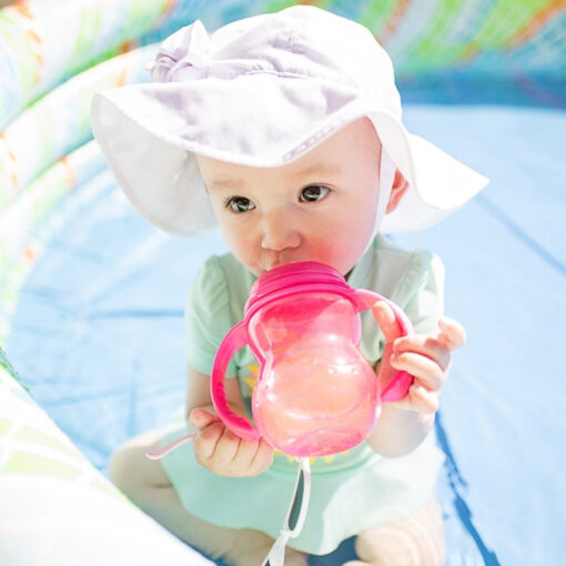 Nuby240mlBottleLifestyleImage Nuby240mlBottleLifestyleImage