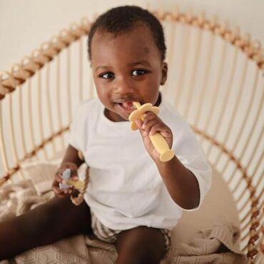 Mushie Flower Training Toothbrush – Daffodil Mushie Flower Training Toothbrush - Daffodil