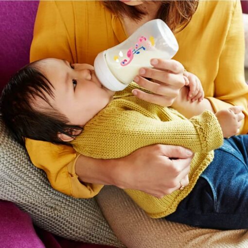 Philips Avent Natural Response Plastic Bottle (1m+) Flamingo - 260ml Philips Avent Natural Response Plastic Bottle (1m+) Flamingo - 260ml