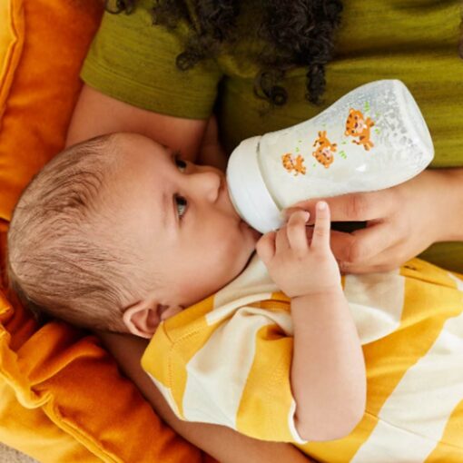 Philips Avent Natural Response Plastic Bottle (1m+) Tiger - 260ml Philips Avent Natural Response Plastic Bottle (1m+) Tiger - 260ml