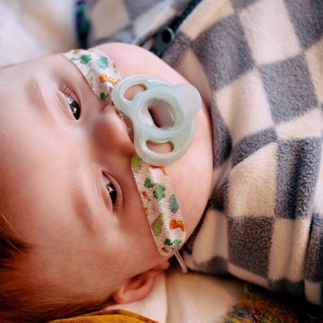 Tommee Tippee UltraLight Orthodontic Soother (6-18m) - 2 Pcs