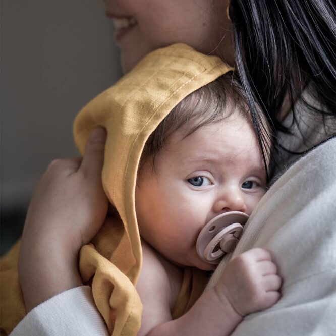 Kipkep Blenker Badcape Muslin Hooded Towel - Little Bees