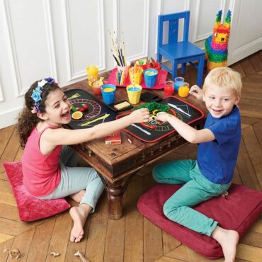 Jaq Jaq Bird Doodle It Erasable Mat with 4 Butterstix Chalk
