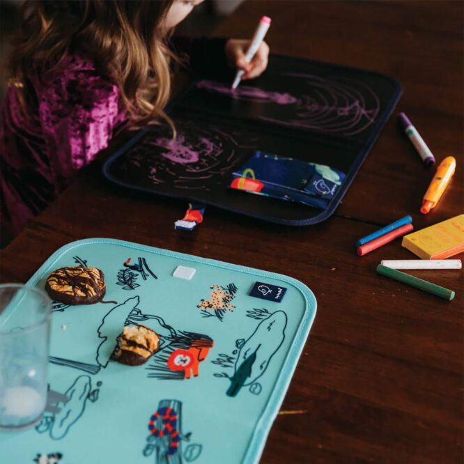 Jaq Jaq Bird Doodle It Erasable Mat with 4 Butterstix Chalk
